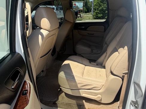 Used 2008 Chevrolet Suburban LTZ w/ LTZ Preferred Equipment Group AWD/4WD image 8