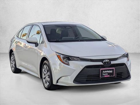 Used 2023 Toyota Corolla LE image 3