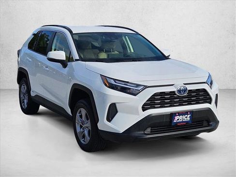 Used 2024 Toyota RAV4 XLE AWD/4WD image 3