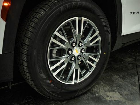Used 2024 Chevrolet Traverse LT AWD/4WD image 3
