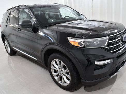 Used 2023 Ford Explorer XLT w/ Equipment Group 202A image 5
