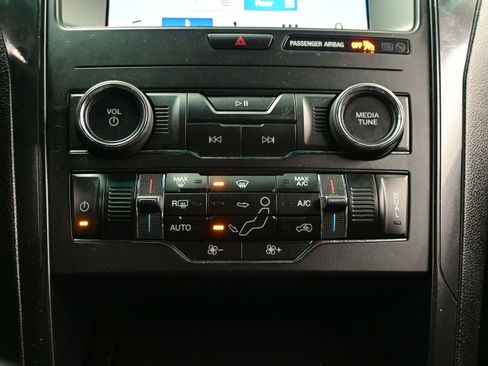 Used 2019 Ford Explorer XLT w/ Equipment Group 201A image 21