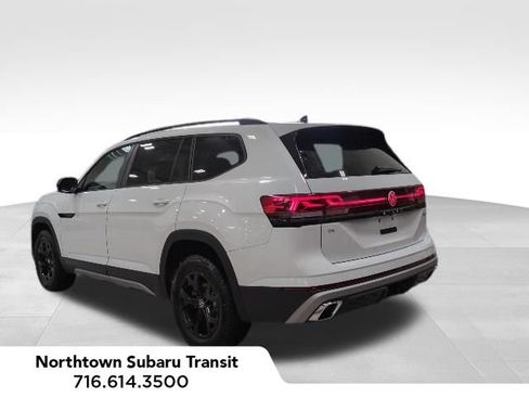 Used 2025 Volkswagen Atlas Peak Edition SE AWD/4WD image 3