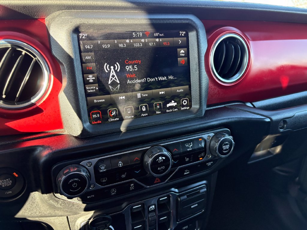 Used 2021 Jeep Gladiator Rubicon AWD/4WD image 16