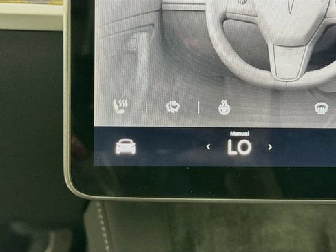 Used 2024 Tesla Model Y Long Range AWD/4WD image 19