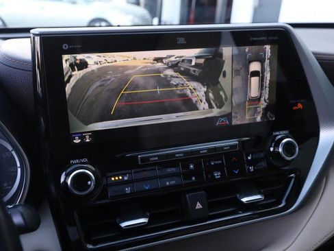 Used 2021 Toyota Highlander Platinum image 19