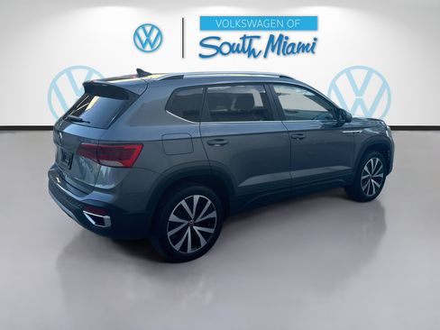 Certified 2024 Volkswagen Taos SE FWD image 7