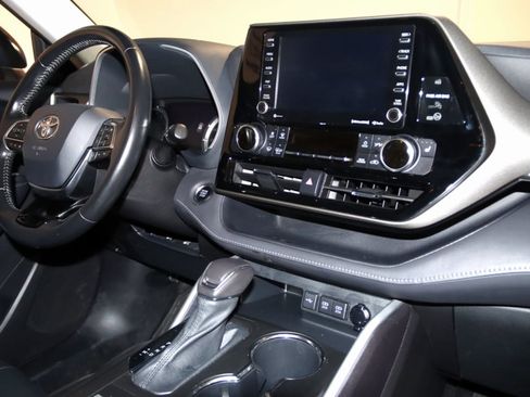 Used 2021 Toyota Highlander XLE image 58
