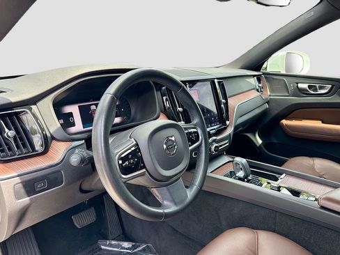 Used 2023 Volvo XC60 B5 Plus FWD image 9