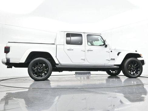 Used 2023 Jeep Gladiator Overland AWD/4WD image 47