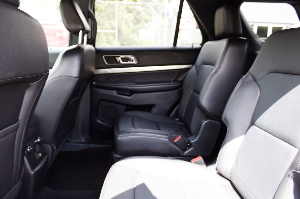 Used 2018 Ford Explorer XLT w/ Equipment Group 202A AWD/4WD image 28