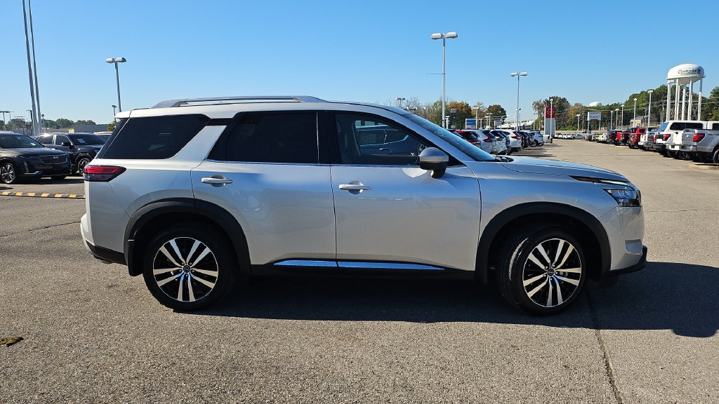 Certified 2025 Nissan Pathfinder Platinum AWD/4WD image 2