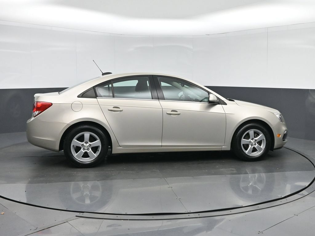 Used 2016 Chevrolet Cruze LT w/ Enhanced Safety Package FWD image 8