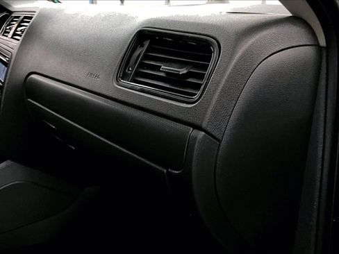 Used 2015 Volkswagen Jetta S image 16