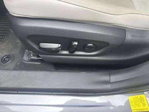 Used 2019 Lexus UX 250h AWD/4WD image 18