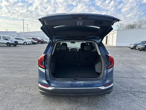 Used 2024 GMC Terrain SLT FWD image 21