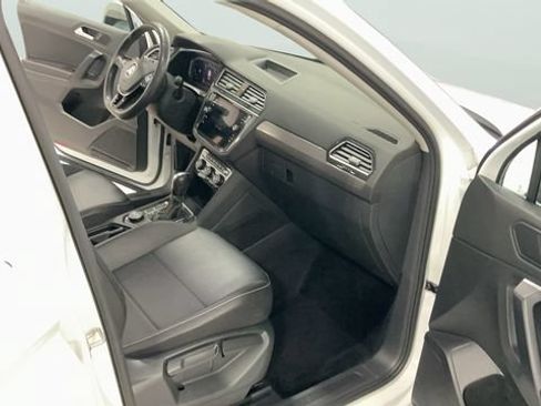 Used 2021 Volkswagen Tiguan SEL AWD/4WD image 14