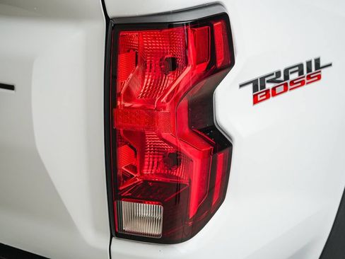 Used 2025 Chevrolet Colorado Trail Boss AWD/4WD image 7