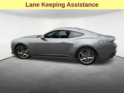 Used 2025 Ford Mustang Coupe RWD image 5