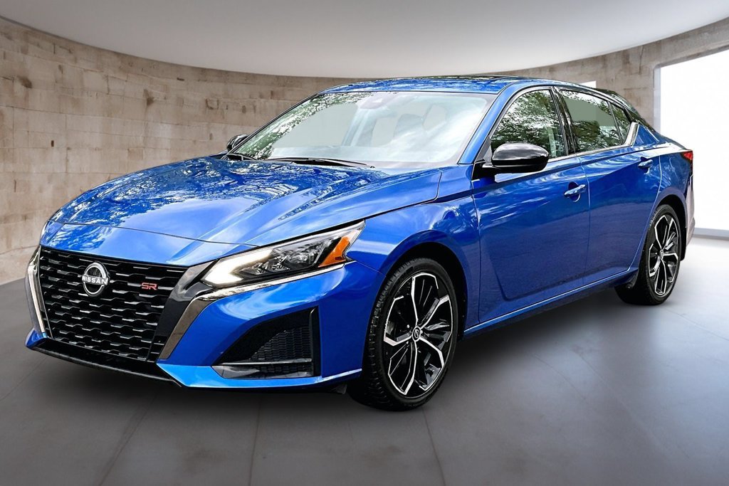 Used 2025 Nissan Altima 2.5 SR w/ SR Premium Package FWD image 13