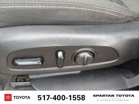 Used 2020 Chevrolet Equinox LT w/ Driver Convenience Package image 15