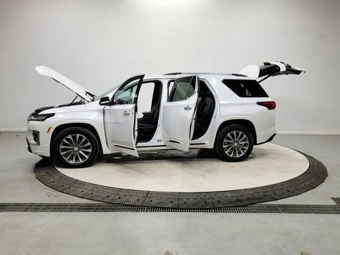 Used 2023 Chevrolet Traverse Premier image 12