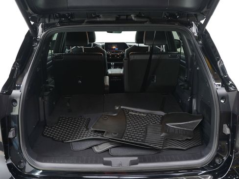 Used 2025 Toyota Highlander XSE AWD/4WD image 9