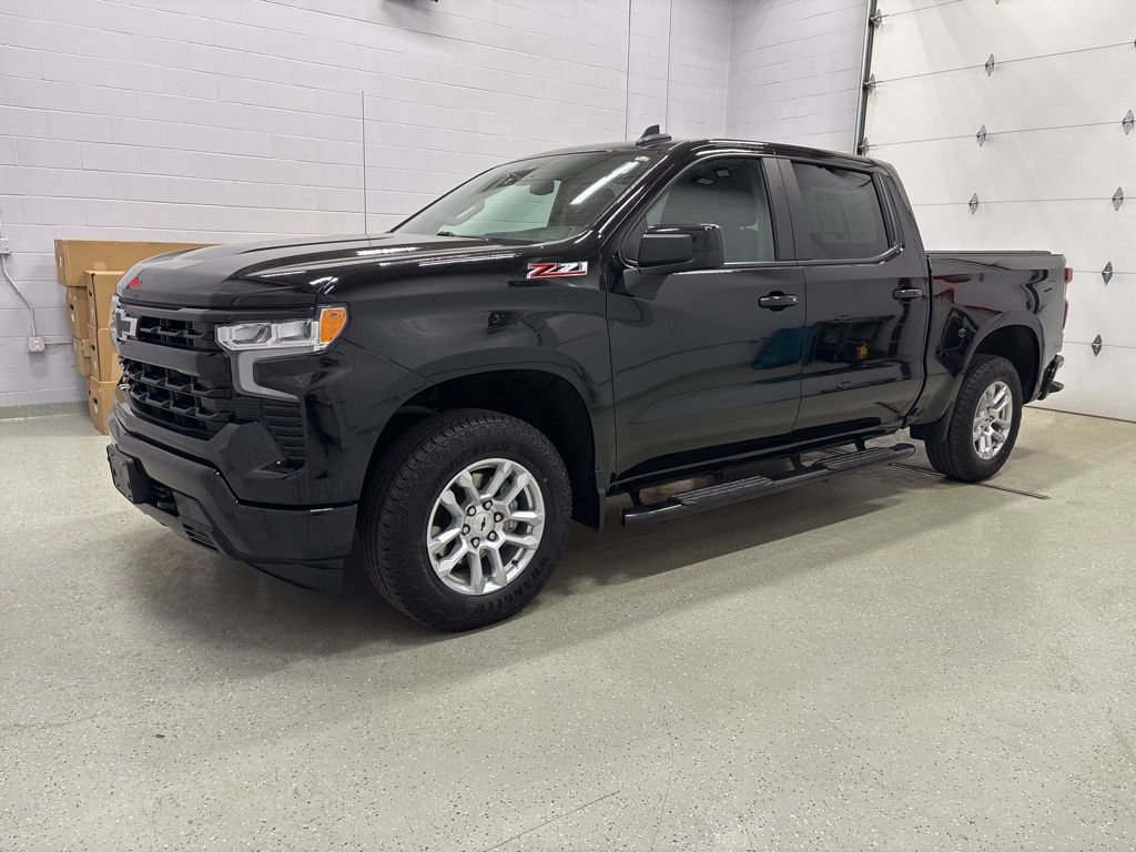 Used 2024 Chevrolet Silverado 1500 RST AWD/4WD image 9