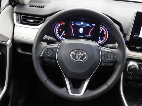 Used 2023 Toyota RAV4 XLE Premium image 16