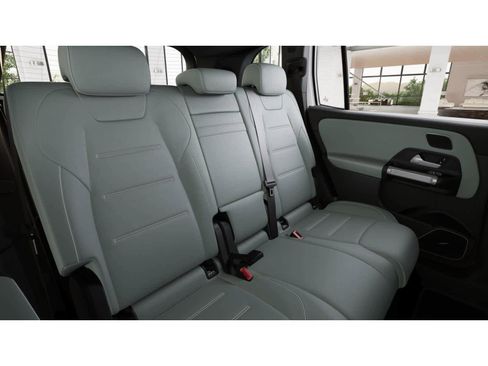 Used 2026 Mercedes-Benz GLB 35 AMG 4MATIC image 4