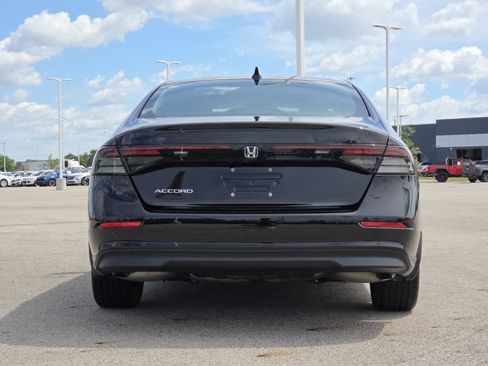 Used 2025 Honda Accord SE image 16