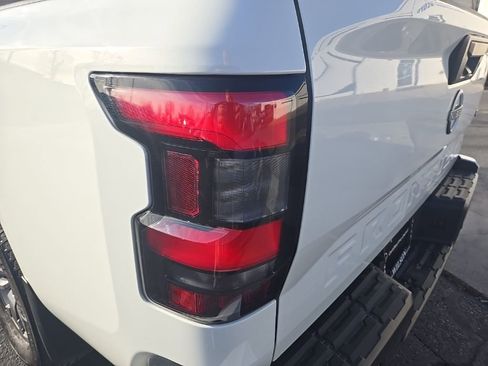 Used 2025 Nissan Frontier SV w/ SV Convenience Package image 35