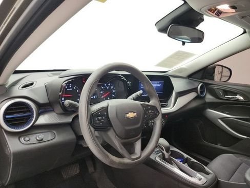 Used 2024 Chevrolet Trax LS w/ LS Convenience Package FWD image 12