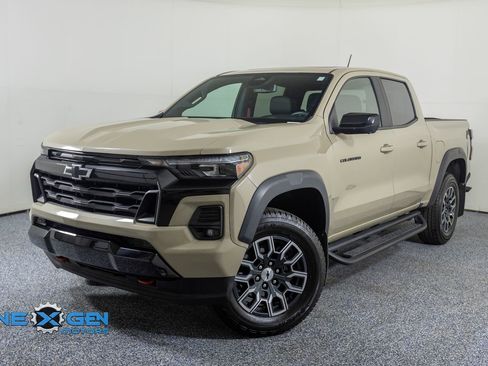 Used 2024 Chevrolet Colorado Z71 w/ Z71 Convenience Package 2 AWD/4WD image 3