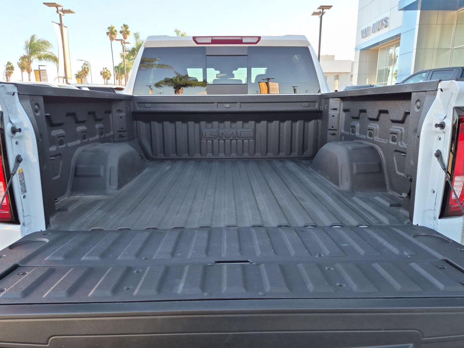 Used 2026 GMC Sierra 1500 SLT w/ SLT Premium Plus Package AWD/4WD image 25