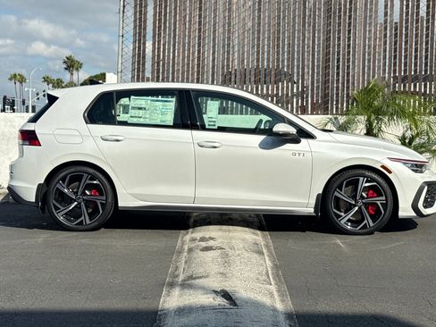 New 2025 Volkswagen GTI SE image 4
