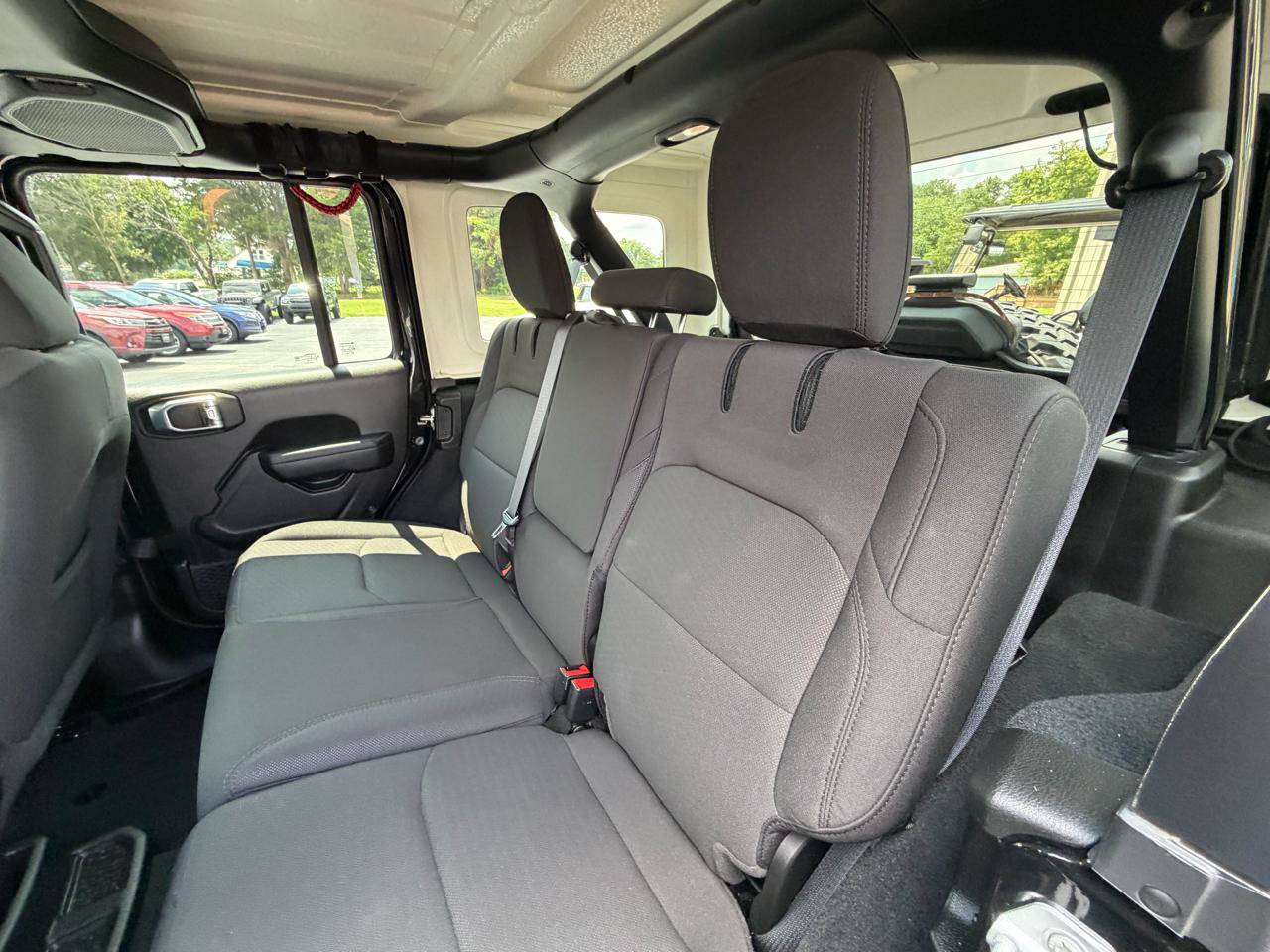 Used 2023 Jeep Wrangler Unlimited w/ Cold Weather Group AWD/4WD image 30