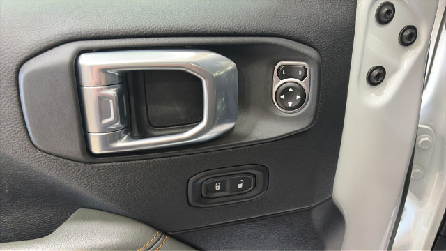 Used 2024 Jeep Gladiator Mojave AWD/4WD image 32