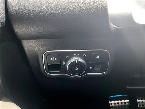 Certified 2022 Mercedes-Benz GLB 250 image 33