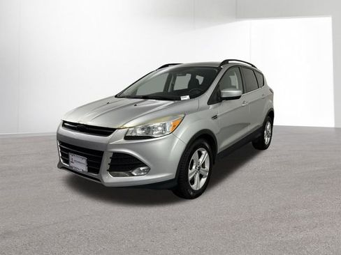 Used 2015 Ford Escape SE w/ Equipment Group 201A FWD image 2