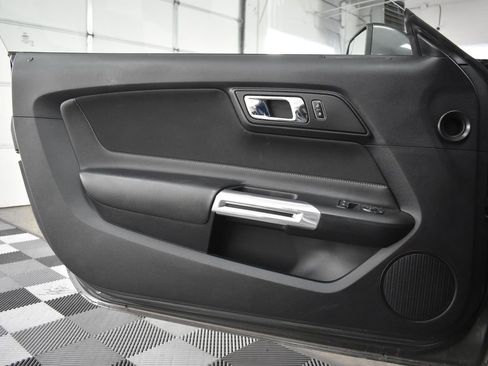 Used 2017 Ford Mustang Coupe image 23