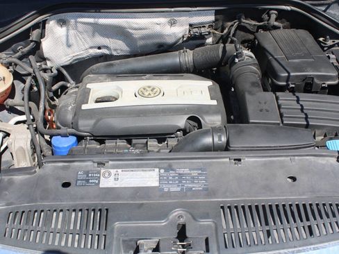 Used 2010 Volkswagen Tiguan SE image 17