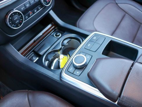 Used 2015 Mercedes-Benz GL 450 4MATIC image 48