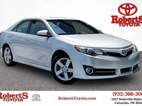 Used 2012 Toyota Camry SE FWD image 1