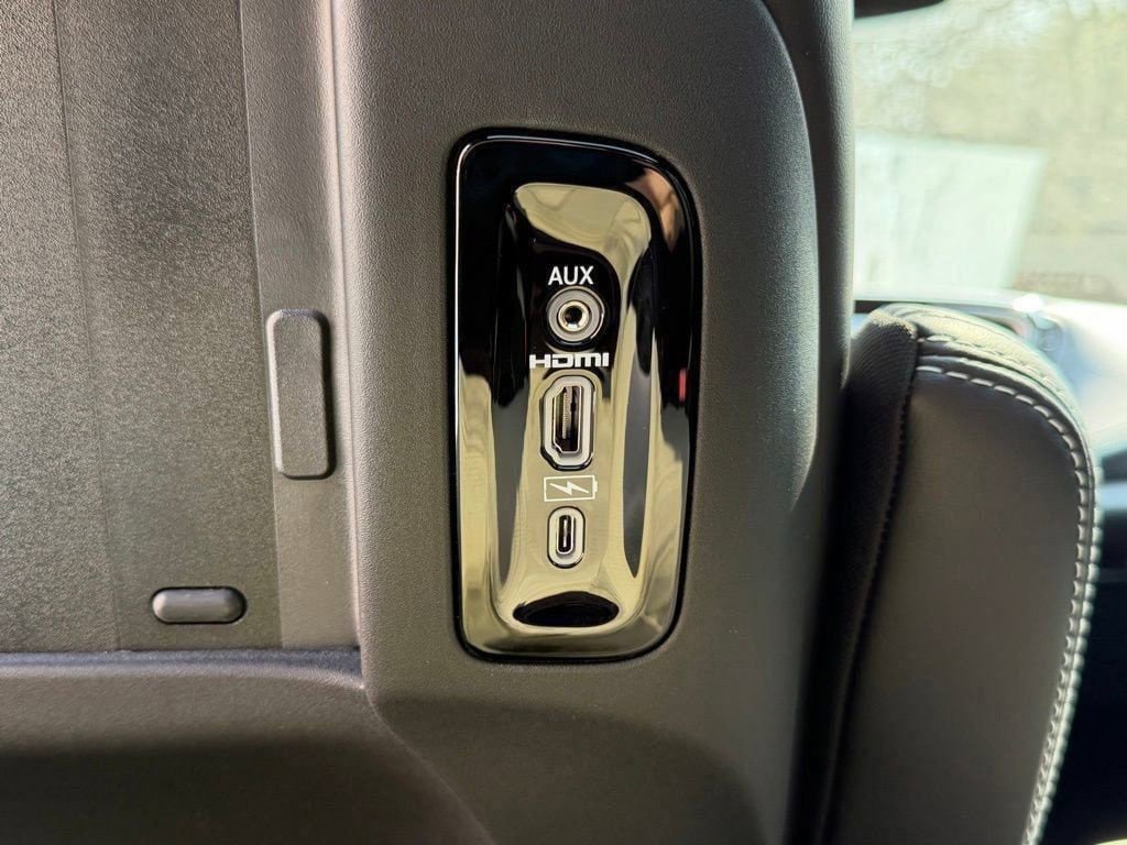 New 2026 Chrysler Pacifica Select FWD image 30