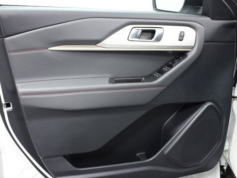 New 2026 Ford Explorer Active w/ Active Comfort Package image 11