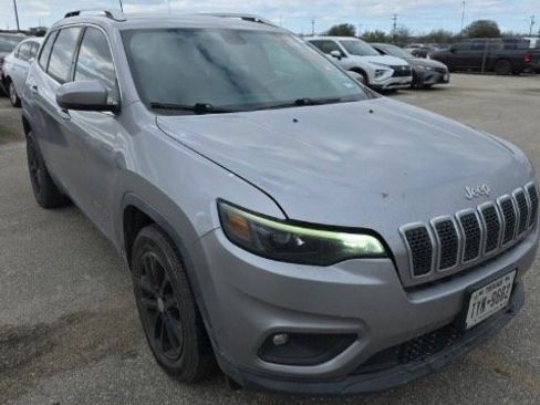 Used 2019 Jeep Cherokee Latitude Plus image 4