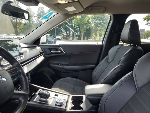 Used 2024 Mitsubishi Outlander SE Black Edition FWD image 19