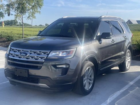 Used 2019 Ford Explorer XLT w/ Equipment Group 202A AWD/4WD image 1