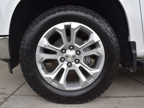 Used 2022 Chevrolet Silverado 1500 LTZ w/ LTZ Premium Package AWD/4WD image 13